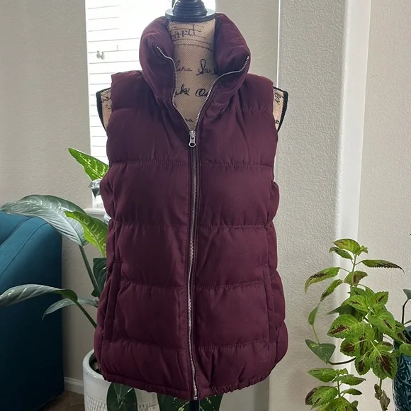 NWOT Old Navy vest colour maroon excellent condition - Picture 3 of 8